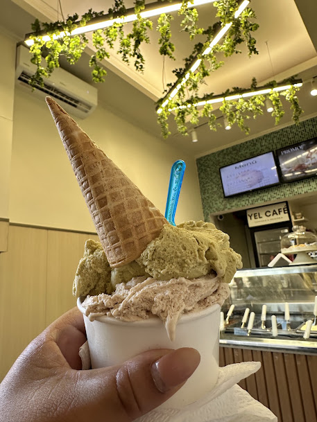 Cookies, cake, helado y café